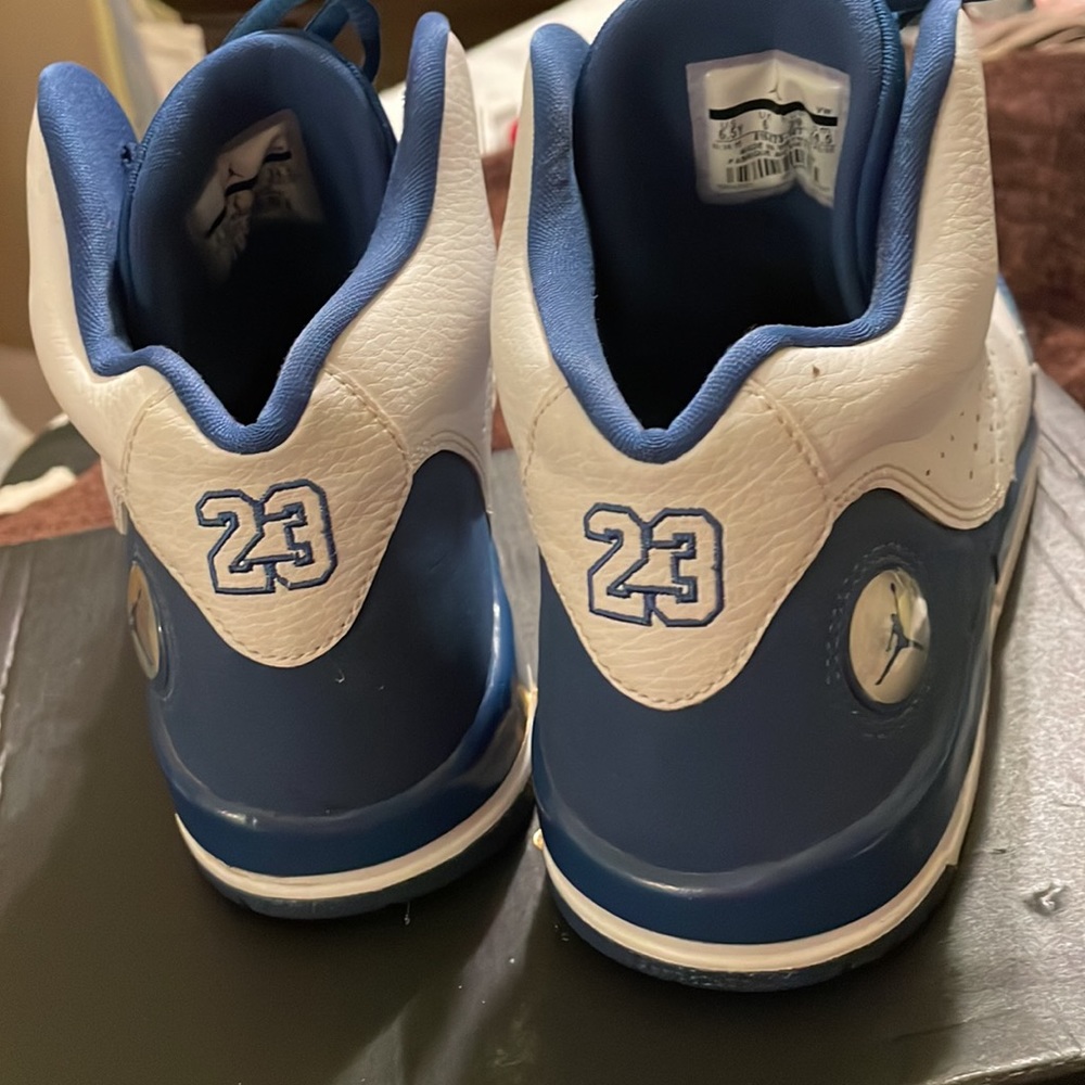 Nike Air Jordan Flight Tradition GS. White and Blue  819473-107